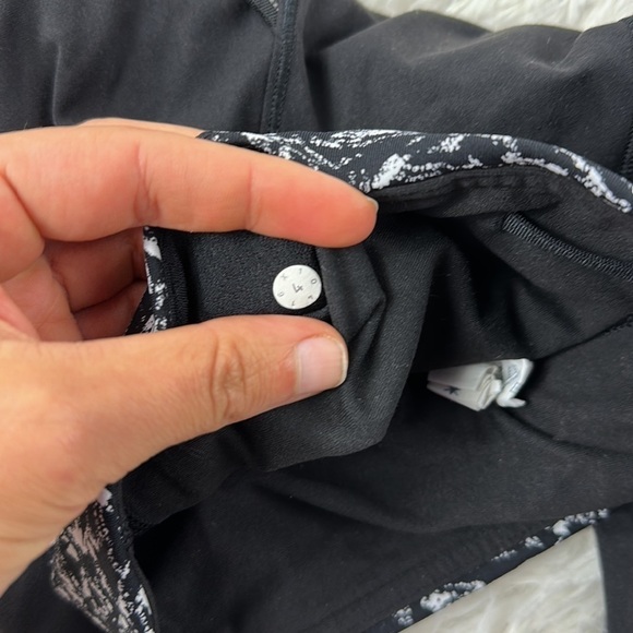 Lululemon Fresh Tracks Tight Black / Iced Wave White Black - Picture 7 of 7